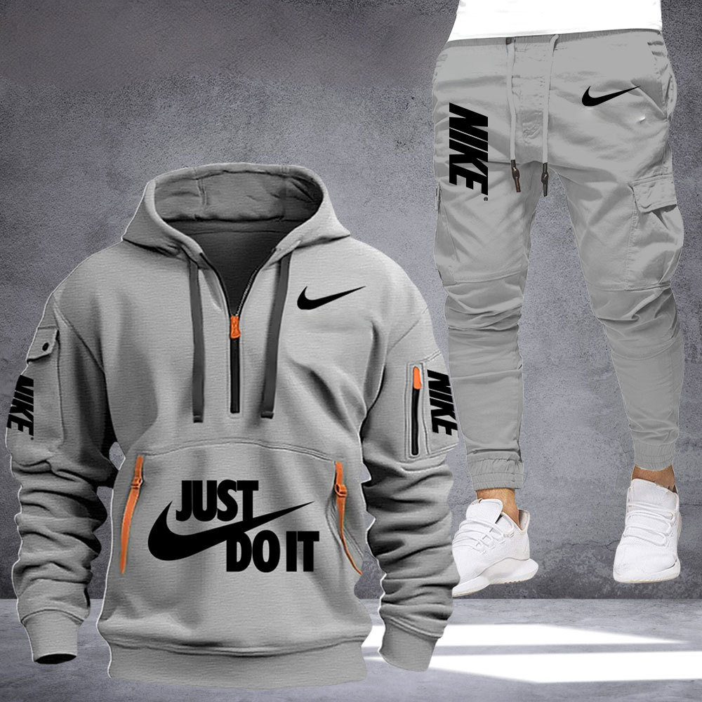 NIKE - Momentum Tracksuit