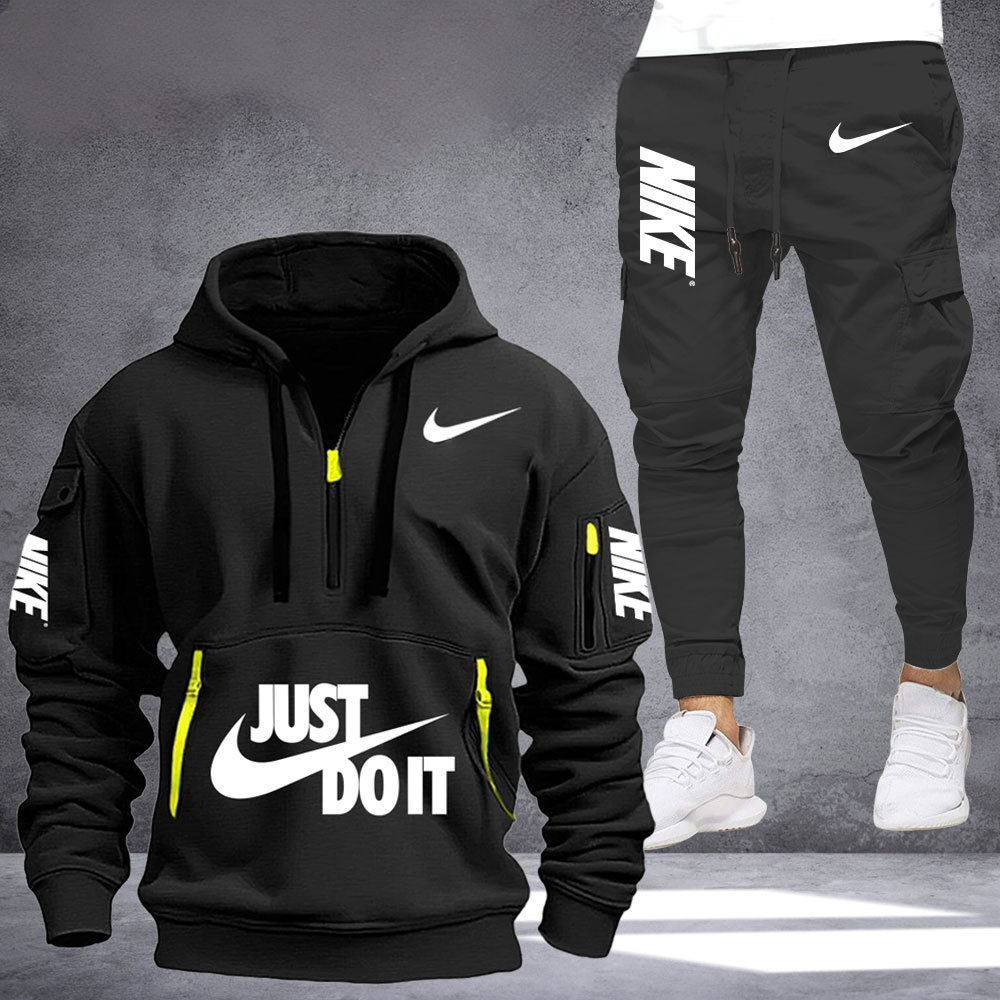 NIKE - Momentum Tracksuit