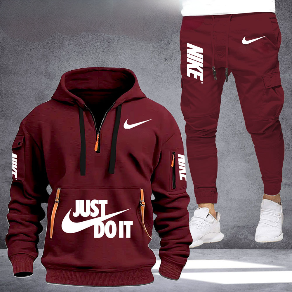 NIKE - Momentum Tracksuit