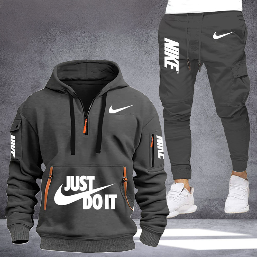 NIKE - Momentum Tracksuit