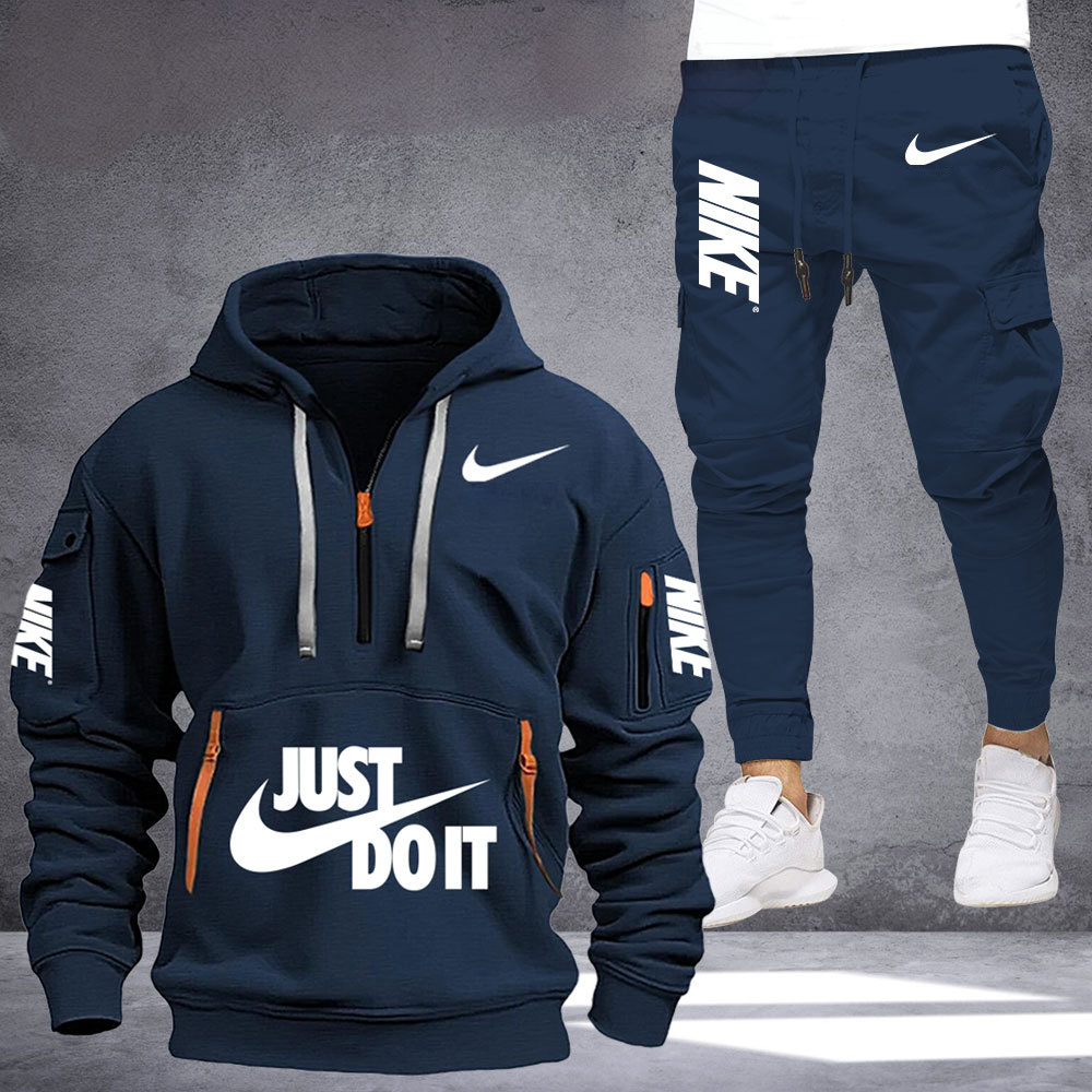NIKE - Momentum Tracksuit